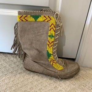 House of Harlow 1960 Beaded Fringe Cream Misha Moccasin Boots